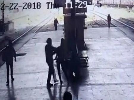 ಮುಂಬೈ: ರೈಲು ನಿಲ್ದಾಣದಲ್ಲಿ ಯುವತಿಯನ್ನು ಚುಂಬಿಸಿದ ವ್ಯಕ್ತಿ ಬಂಧನ