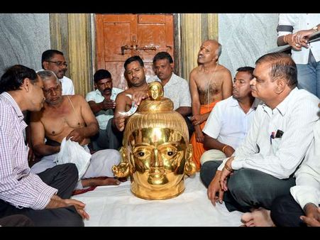 ಶಿವರಾತ್ರಿ ಪ್ರಯುಕ್ತ 11 ಕೆ.ಜಿ ತೂಕದ ಚಿನ್ನದ ಮುಖವಾಡ ಸಮರ್ಪಣೆ