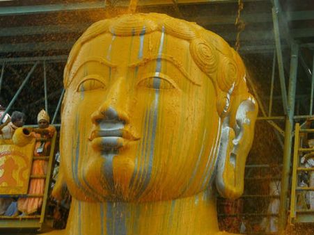 ಜೈನಕಾಶಿಯಲ್ಲಿ ಬಾಹುಬಲಿಗೆ ಮಹಾಮಸ್ತಕಾಭಿಷೇಕದ ಸಂಭ್ರಮ