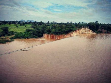 ಬಾಗೇಪಲ್ಲಿ- ಗುಡಿಬಂಡೆ: ಜೀವ ಉಳಿಸುವ ನೀರು ನೀಡಿದರೆ ಅವರೇ ದೇವರು