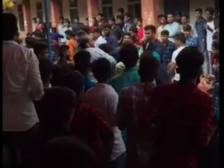 ಚಿಕ್ಕಮಗಳೂರು: ಕಾಲೇಜು ಹುಡುಗರ ಮಧ್ಯೆ ಗಲಾಟೆ, ಮೇಷ್ಟ್ರಿಗೂ ಗೂಸಾ