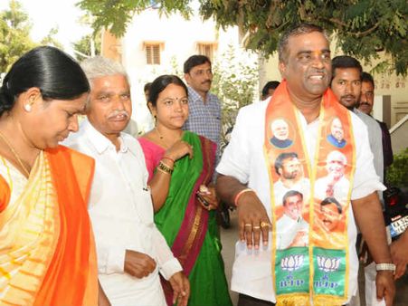 ಬಿಎಸ್ ವೈ ಕಾಲು ಮುಗಿದಾದರೂ ಸೋಮಶೇಖರ್ ರೆಡ್ಡಿ ಮನೆ ಕಟ್ಟಿಸ್ತಾರಂತೆ