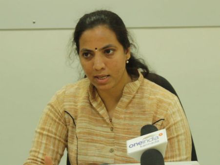 ಮೊದಲ ಸಿಎಂ ಪ್ರತಿಮೆ ಅನಾವರಣಕ್ಕೆ ಇಷ್ಟು ದಿನನಾ?ವಸಂತ ಕವಿತಾ ಕೆಸಿಆರ್ ರೆಡ್ಡಿ ಸಂದರ್ಶನ