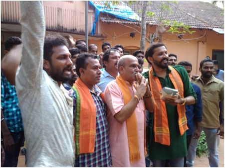 ಪಬ್ ದಾಳಿ ಆರೋಪಿಗಳು ದೋಷಮುಕ್ತ, ಸಿಹಿ ಹಂಚಿ ಸಂಭ್ರಮಾಚರಣೆ