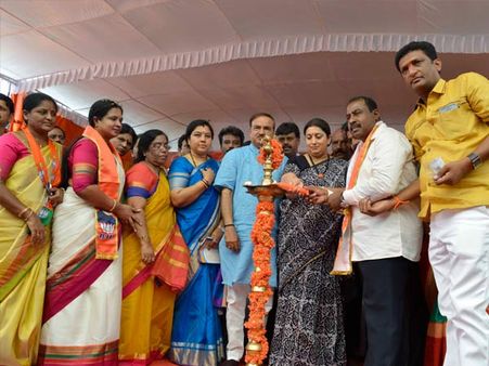 ಬೆಂಗಳೂರಿನಲ್ಲಿ ಗಾರ್ಮೆಂಟ್ಸ್ ವಿವಿ ಸ್ಥಾಪನೆಗೆ ಸ್ಮೃತಿ ಸಮ್ಮತಿ