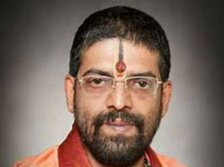 ಪಕ್ಷಗಳಿಂದ ಆಹ್ವಾನ, ಯಾರ ಪಾಲಾಗಲಿದ್ದಾರೆ ಶೀರೂರು ಶ್ರೀ?