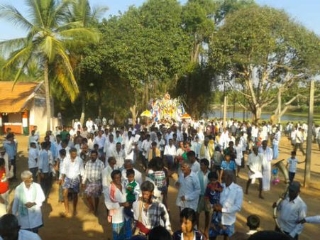 ಯುಗಾದಿ ಹಬ್ಬಕ್ಕೆ ಬರಿಗಾಲಲ್ಲಿ ಪಾದಯಾತ್ರೆ ನಡೆಸುವ ಹುಣಸೂರಿನ ವಿಶಿಷ್ಟ ಆಚರಣೆ