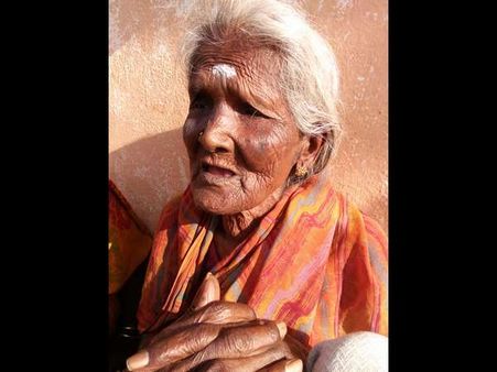 ತತ್ವಪದ ಗಾಯಕಿ, 112 ವರ್ಷದ ಸಾಕಲೋಳ್ಳ ವೆಂಕಟಮ್ಮ ನಿಧನ