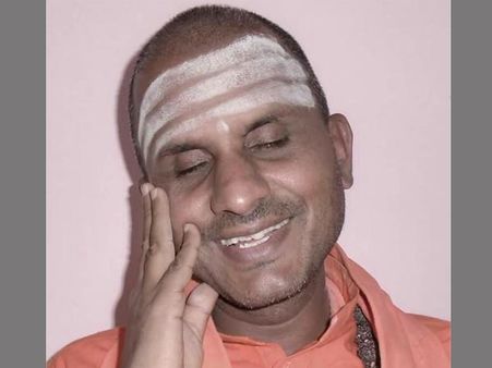 ಲಾಡ್ ಎದುರು ಸ್ಪರ್ಧೆಗೆ ಅಂಧ ಸ್ವಾಮೀಜಿ ಉತ್ಸಾಹ