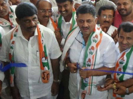 ಸಿಕ್ಕ ಪ್ರಸಾದ ಸ್ವೀಕರಿಸಬೇಕು: ಡಿ.ಕೆ. ಶಿವಕುಮಾರ್ ಸಲಹೆ