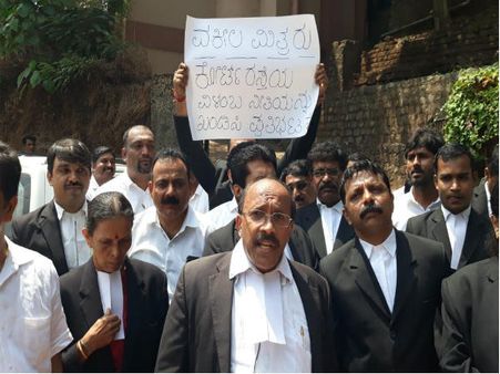 ಮಂಗಳೂರು: ನ್ಯಾಯಲಯಕ್ಕೆ ಹೋಗುವ ರಸ್ತೆಗೇ ಈ ಗತಿಯಾದರೆ ಹೇಗೆ?