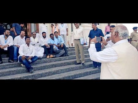 ಸಿದ್ದರಾಮಯ್ಯರ ಫೋಟೋ ತೆಗೆದ ಖರ್ಗೆ, ಚಿತ್ರ ಏನು ಹೇಳುತ್ತದೆ?