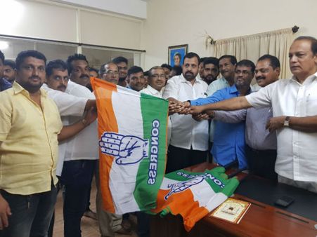 50 ಕ್ಕೂ ಹೆಚ್ಚು ಬಿಜೆಪಿ, ಜೆಡಿಎಸ್ ಮುಖಂಡರು ಕಾಂಗ್ರೆಸ್ ಗೆ