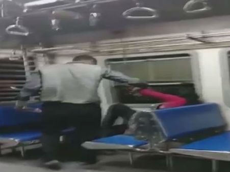 ಮುಂಬೈ: ಮಹಿಳೆಯ ಮೇಲೆ ರೈಲಿನಲ್ಲೇ ದೌರ್ಜನ್ಯ