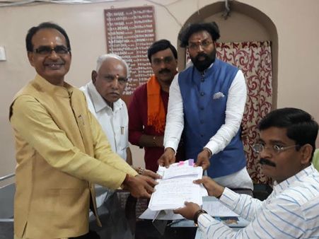 ಮೊಳಕಾಲ್ಮೂರಿನಲ್ಲಿ ಶ್ರೀರಾಮುಲು ಬಲ ಪ್ರದರ್ಶನ, ಜನಾರ್ದನ ರೆಡ್ಡಿ ಸಾಥ್