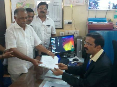 ಯುವ ಕಾಂಗ್ರೆಸ್ ಬಂಡಾಯದ ನಡುವೆ ಮೂಡಬಿದ್ರೆಯಲ್ಲಿ ಜೈನ್ ನಾಮಪತ್ರ