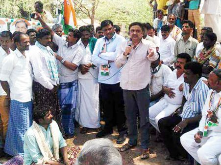 ರಾಂಪುರ ಗ್ರಾಮದಲ್ಲಿ ಕಾಂಗ್ರೆಸ್ ಪರ ಪ್ರಚಾರ ಮಾಡಿದ ಬಿಜೆಪಿ ಸದಸ್ಯ!