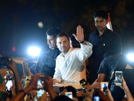 ಅತ್ಯಾಚಾರ ಪ್ರಕರಣ ಖಂಡಿಸಿ ಕಾಂಗ್ರೆಸ್ಸಿನಿಂದ ಮಧ್ಯರಾತ್ರಿ ಪ್ರತಿಭಟನೆ