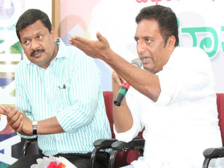 ಕರ್ನಾಟಕ ಚುನಾವಣೆ ಬಗ್ಗೆ ಮಹತ್ವದ ಸುಳಿವು ನೀಡಿದ ಪ್ರಕಾಶ್ ರೈ