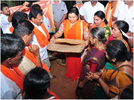 ರೈತರ ಸರಣಿ ಆತ್ಮಹತ್ಯೆಯನ್ನು ಕಾಂಗ್ರೆಸ್ ಪ್ರೋತ್ಸಾಹಿಸುತ್ತಿದೆ: ತಾರಾ