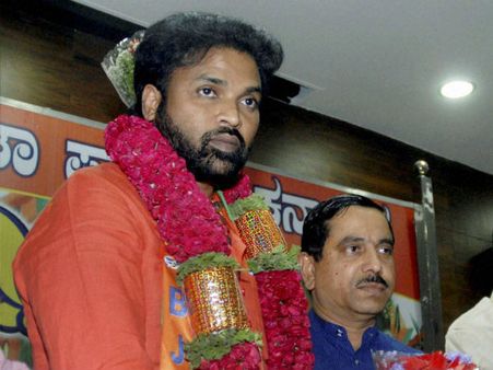 ಏರುತ್ತಿದೆ, ಇಳಿಯುತ್ತಿದೆ ಬಿಜೆಪಿಯ ಅಭ್ಯರ್ಥಿ ಶ್ರೀರಾಮುಲು ಆಸ್ತಿ