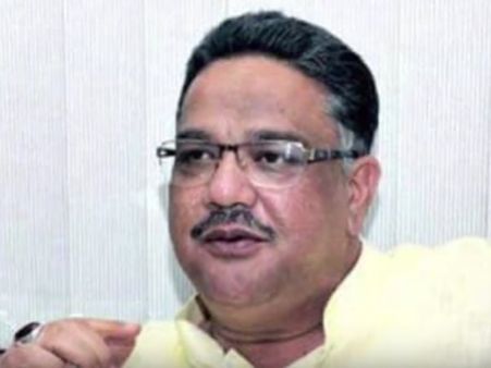 ಮತಕೇಳಿದ ತನ್ವೀರ್ ಸೇಠ್ ಗೆ ಮಂಗಳಾರತಿ ಮಾಡಿದ ಕಾಂಗ್ರೆಸ್ ಕಾರ್ಯಕರ್ತ!