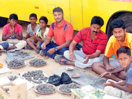 ಒಂದು ಲಕ್ಷ ಬೀಜದ ಉಂಡೆಗಳ ತಯಾರಿಕಾ ಅಭಿಯಾನಕ್ಕೆ ಚಾಲನೆ