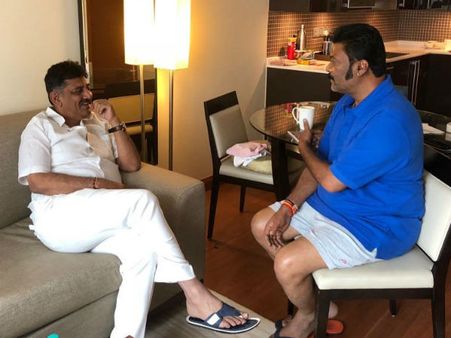 ಕುತೂಹಲ ಕೆರಳಿಸಿದ ಆನಂದ್ ಸಿಂಗ್ -ಡಿಕೆಶಿ ಭೇಟಿ