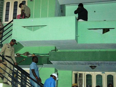 ಮಂಡ್ಯ: ರೈತಸಂಘದ ಕಾರ್ಯಕರ್ತನ ಮನೆಯಿಂದ ಅಕ್ರಮ ಮದ್ಯ ವಶ