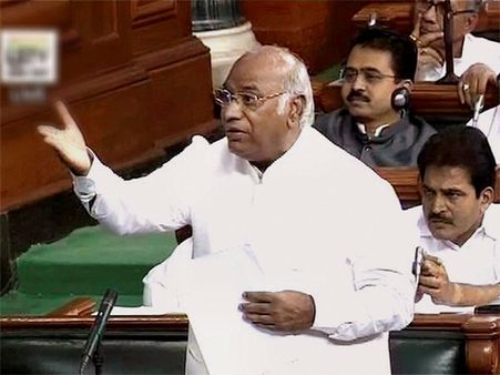 ಮಂಡ್ಯದಲ್ಲಿ ಖರ್ಗೆ ಕಾಮಿಡಿ, ಗಂಭೀರ ವದನನ ಹಾಸ್ಯ ಚಟಾಕಿ