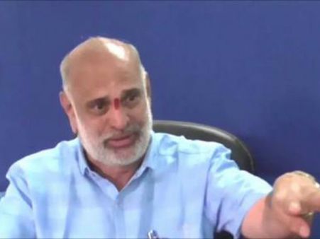 ಕಾಂಗ್ರೆಸ್ ಅಭ್ಯರ್ಥಿ ಶಿವರಾಮ ಹೆಬ್ಬಾರ ಮೇಲೆ ಚಪ್ಪಲಿಯಿಂದ ಹಲ್ಲೆ