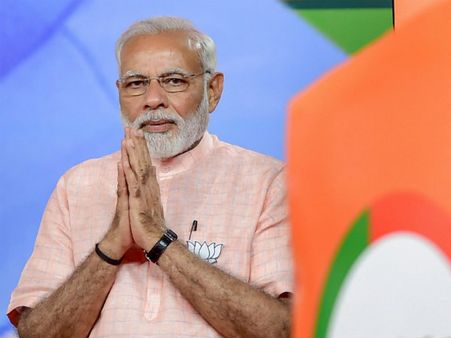 4 ನೇ ವಾರ್ಷಿಕೋತ್ಸವಕ್ಕೆ ಪ್ರಜೆಗಳಿಗೆ ತಲೆಬಾಗಿದ ಮೋದಿ