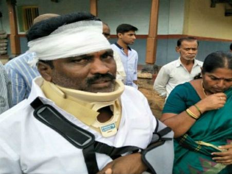 ಅಂಬುಲೆನ್ಸ್ ನಲ್ಲಿ ಬಂದು ಮತ ಚಲಾಯಿಸಿದ ಪಕ್ಷೇತರ ಅಭ್ಯರ್ಥಿ