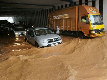 ಮಂಗಳೂರಿನಲ್ಲಿ ಮರಣ ಮೃದಂಗ ಬಾರಿಸಿದ ಆರಂಭಿಕ ಮಹಾಮಳೆ