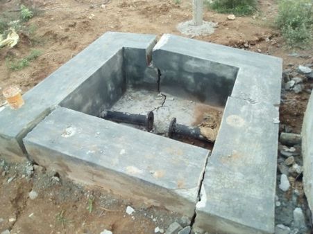 ಸೋರುತ್ತಿರುವ ನೀರಿನ ಟ್ಯಾಂಕ್: ಕಳಪೆ ಕಾಮಗಾರಿಗೆ ಸಾಕ್ಷಿ