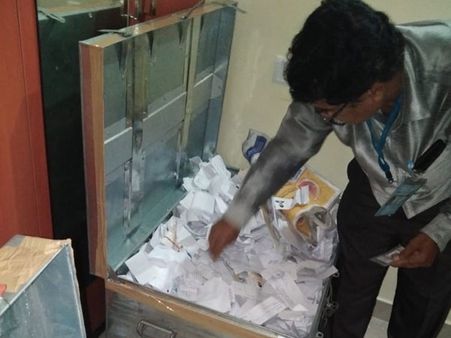 ಆರ್‌ಆರ್‌ ನಗರದ ಮತದಾರರಿಗೆ ವೋಟರ್‌ ಐಡಿ ವಾಪಸ್‌:ಆಯೋಗ ಕ್ರಮ