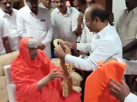 ಸುತ್ತೂರು ಶ್ರೀಗಳ ಆಶೀರ್ವಾದ ಪಡೆದ ಯತೀಂದ್ರ ಸಿದ್ದರಾಮಯ್ಯ