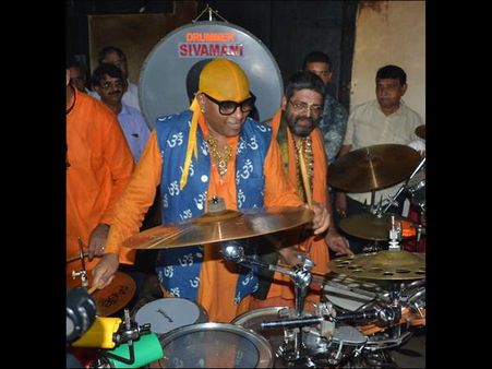 ಶೀರೂರು ಶ್ರೀ ಹುಟ್ಟುಹಬ್ಬದಲ್ಲಿ ಆಕರ್ಷಣೆಯ ಕೇಂದ್ರ ಬಿಂದುವಾದ ಶಿವಮಣಿ