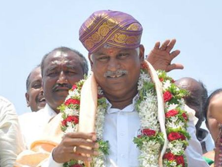 ಮುಂದುವರೆದ ಐಟಿ ಇಲಾಖೆ ದಾಳಿ : ಸಿಎಂ ಆಪ್ತ ಪುಟ್ಟರಾಜುಗೆ ಬಿಸಿ