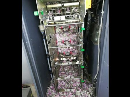 ನೋಟಿನ ಮೇಲೆ ಮೂಷಿಕನ ಮುನಿಸು: ಇದು ನಡೆದಿದ್ದು ಬೆಂಗಳೂರಿನಲ್ಲಿ ಅಲ್ಲ!