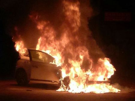 ಮಂಗಳೂರು: ನಿಂತಲ್ಲಿಯೇ ಧಗಧಗ ಹೊತ್ತಿ ಉರಿದ ಕಾರು