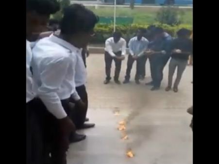 ಕಾಲೇಜಿನ ಕೊನೆ ದಿನ ವಿದ್ಯಾರ್ಥಿಗಳು ಮಾಡಿದರು ತರ್ಲೆ ಕೆಲಸ