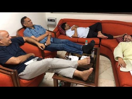 ಕೊನೆಗೂ ಪ್ರತಿಭಟನೆ ಹಿಂಪಡೆದ ಅರವಿಂದ ಕೇಜ್ರಿವಾಲ್