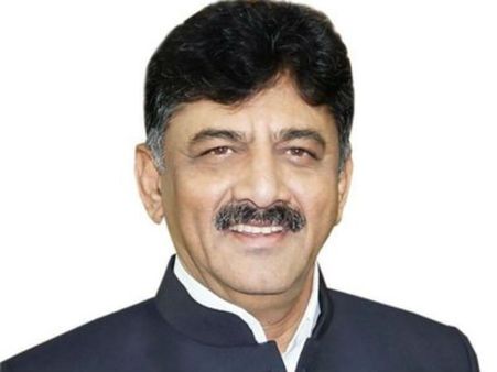 ಯಾವುದೇ ಖಾತೆ ನಿರೀಕ್ಷಿಸಬೇಡಿ: ಡಿಕೆಶಿಗೆ ಸ್ವಾಮೀಜಿ ಸಲಹೆ