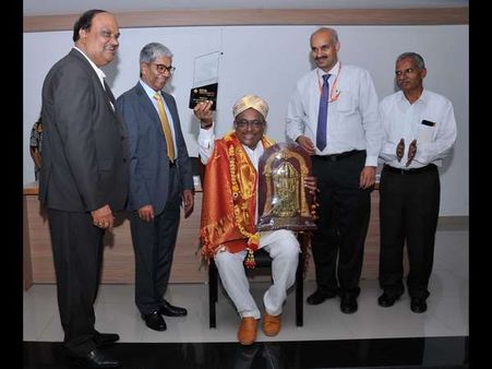 ರೇವಾ ವಿಶ್ವವಿದ್ಯಾಲಯವನ್ನು ಕೊಂಡಾಡಿದ ನಾದಬ್ರಹ್ಮ ಹಂಸಲೇಖ