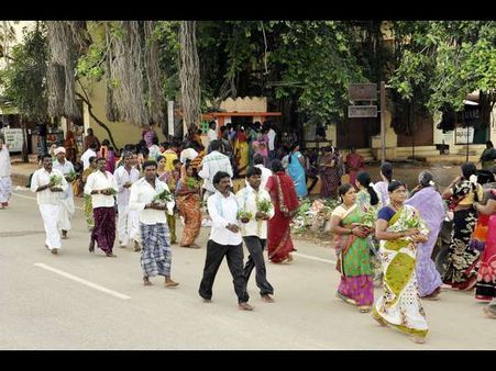 ಕೂಡ್ಲಿಗಿಯಲ್ಲಿ ಹೋಳಿಗೆಮ್ಮ ಹಬ್ಬ, ಮಾತಾಡಂಗಿಲ್ಲ, ಊಟ ಹಾಕಂಗಿಲ್ಲ