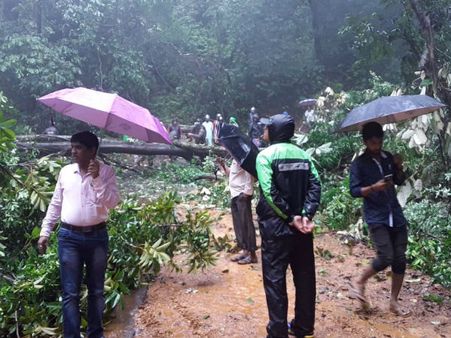 ಉತ್ತರ ಕನ್ನಡ: ಧರೆ ಕುಸಿತ, ಐದು ತಾಸು ಸಂಚಾರ ಸ್ಥಗಿತ