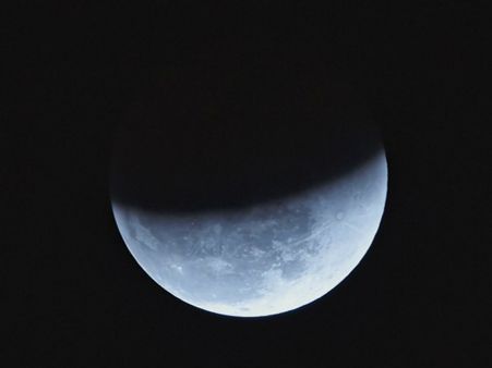 21ನೇ ಶತಮಾನದ ದೀರ್ಘಾವಧಿ ಚಂದ್ರಗ್ರಹಣ, ಭೂಮಿ ಸಮೀಪ ಮಂಗಳ ಠಿಕಾಣಿ