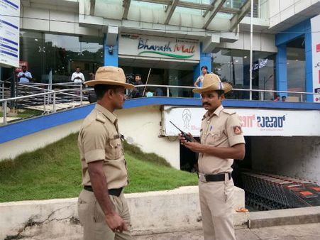 ಮಂಗಳೂರಿನಲ್ಲಿ ಪೊಲೀಸ್ ಭದ್ರತೆಯಲ್ಲಿ ಕಾಲಾ ಚಿತ್ರ ಪ್ರದರ್ಶನ ಅರಂಭ