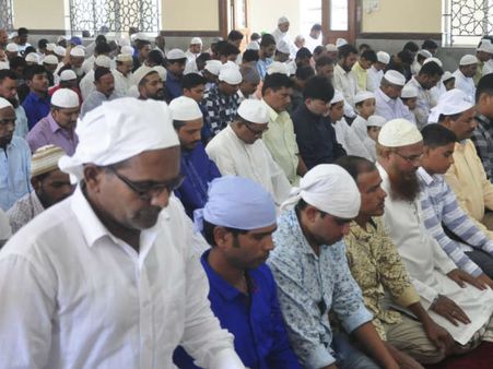 ಉಡುಪಿಯಲ್ಲಿ ರಂಜಾನ್ ಆಚರಣೆ: ಮಸೀದಿಗಳಲ್ಲಿ ಸಾಮೂಹಿಕ ಪ್ರಾರ್ಥನೆ